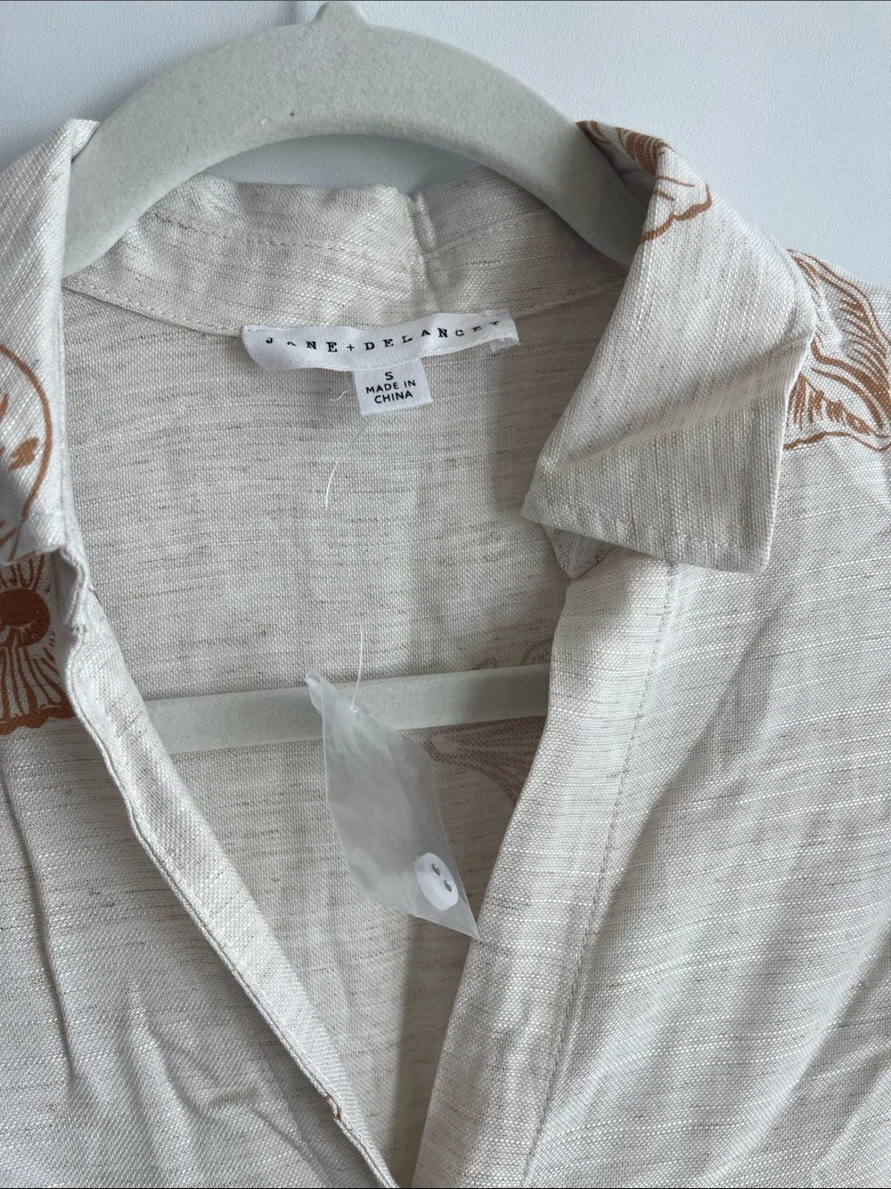Jane and Delancey Cream Shell Print Tiered Button Front Midi Dress Size S NWT - Picture 3 of 3
